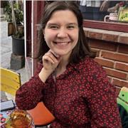 Professeur particulier offre des services de tutorat aux étudiants qui veulent apprendre le russe